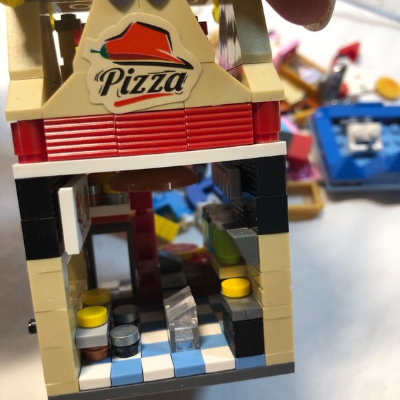 Building Block Sets as is no instructions extra pieces included - Picture 10 of 13